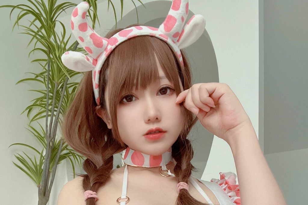 图片[4]-Nyako喵子小奶牛比基尼围裙写真，粉白甜系原创造型高清赏析