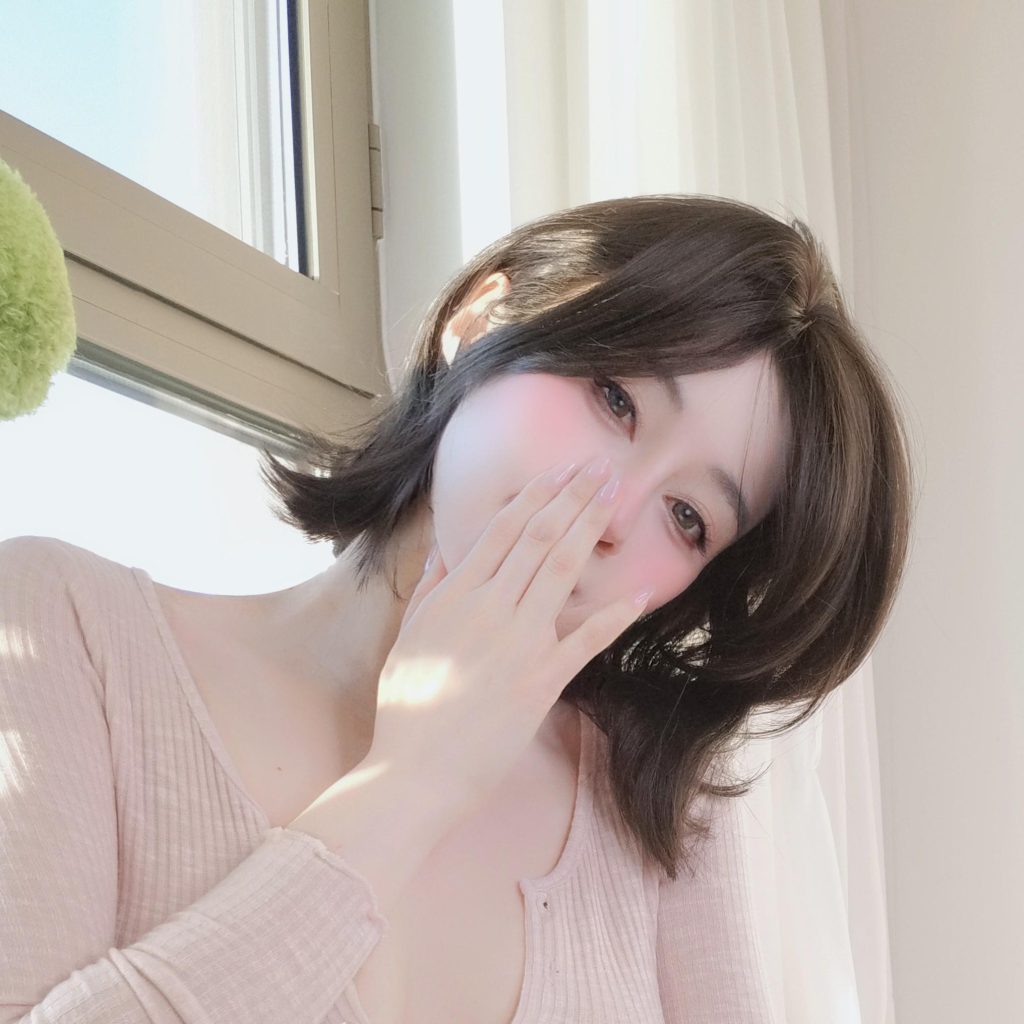 图片[6]-白银81自撮り Vol.105写真赏析：窗边自然光下的粉色居家自拍