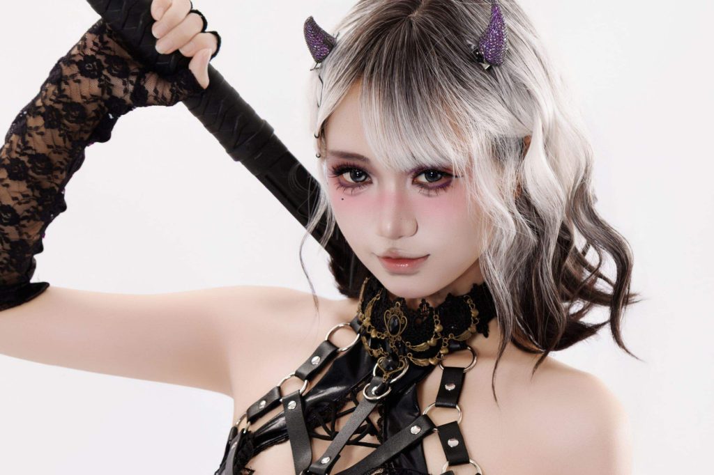 图片[6]-柒柒要乖哦魔女盛宴写真赏析｜银发魔女暗黑哥特造型摄影