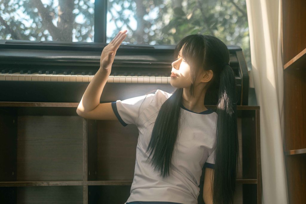 图片[4]-rua阮阮体操服写真赏析：春の更衣室里的日系柔光校园人像