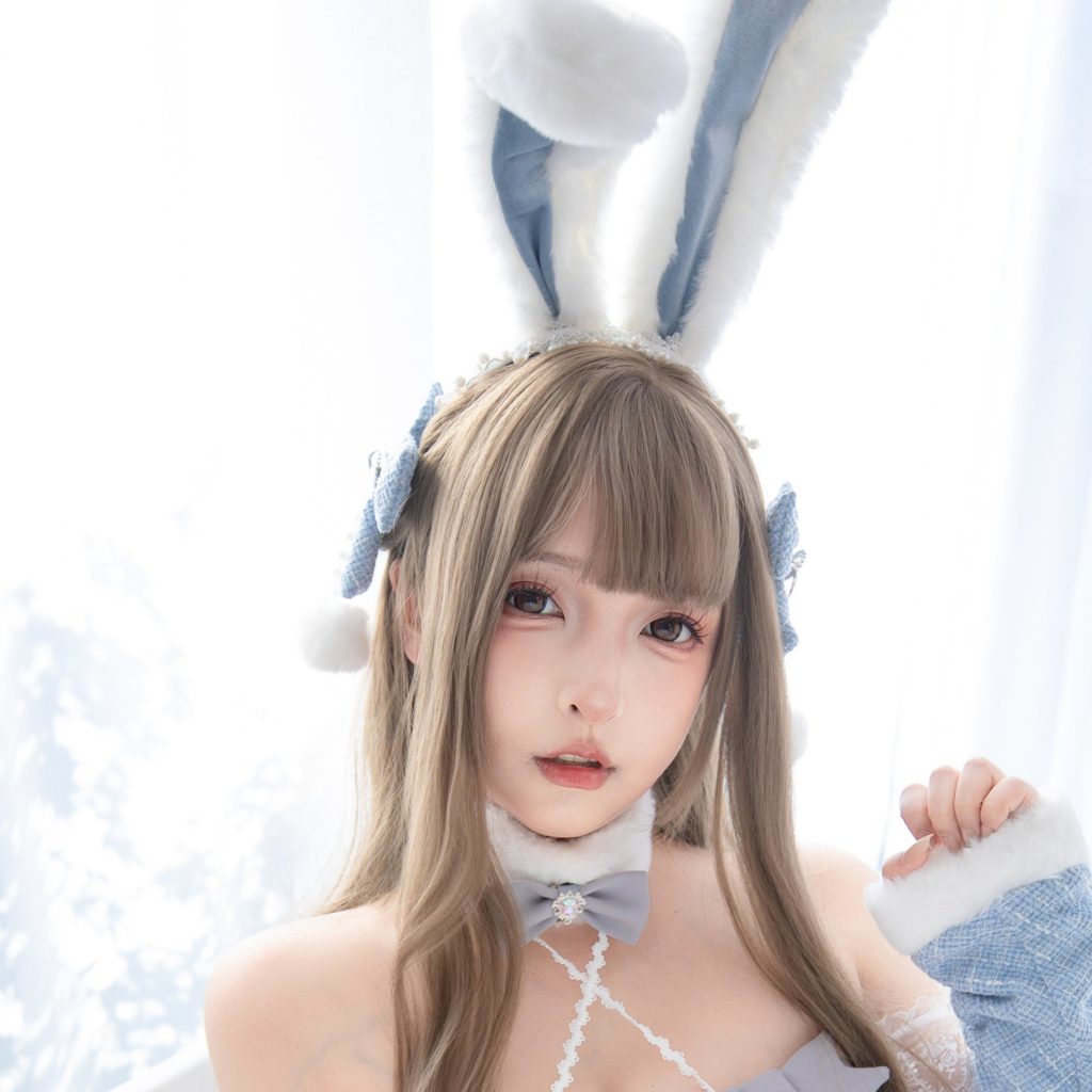 图片[3]-神楽坂真冬《萌兔初沐》写真赏析：蓝白兔系造型与清透自然光摄影