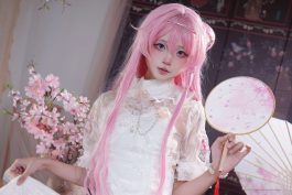 五更百鬼桃乐丝旗袍写真:粉色长发下的东方花影与角色重塑-绅士网