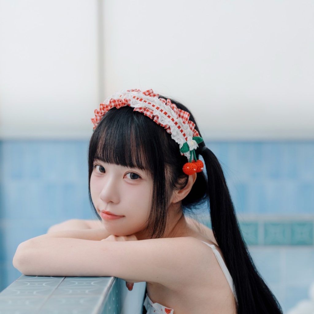 图片[3]-可可小白兔慾望澡堂写真赏析｜蓝白浴场日系主题摄影解析