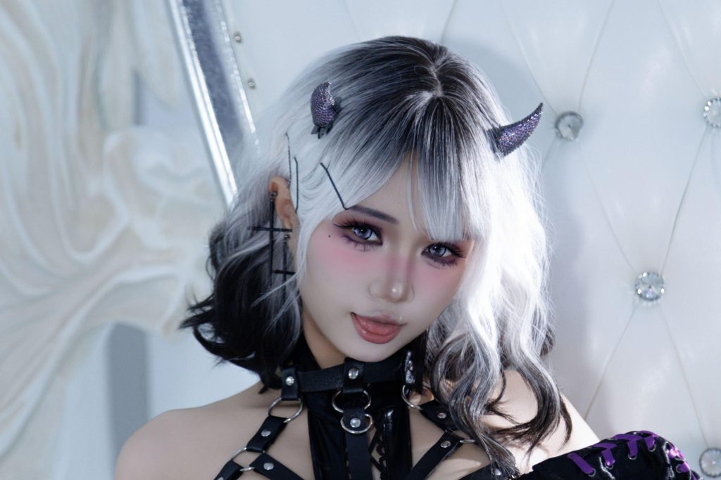 图片[10]-柒柒要乖哦魔女盛宴写真赏析｜银发魔女暗黑哥特造型摄影
