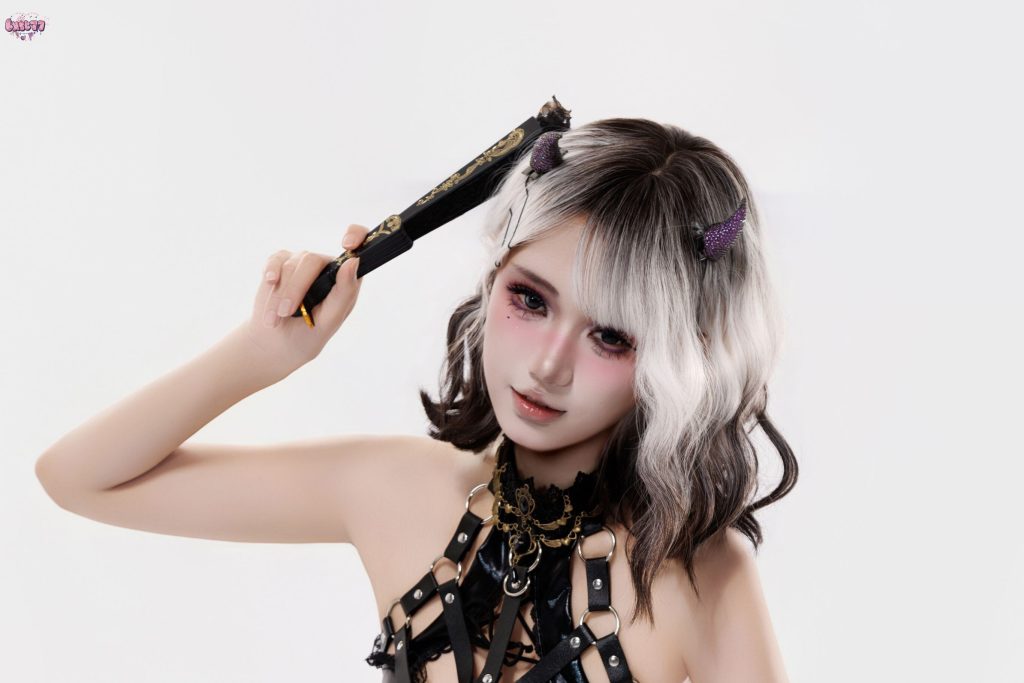 柒柒要乖哦魔女盛宴写真赏析｜银发魔女暗黑哥特造型摄影