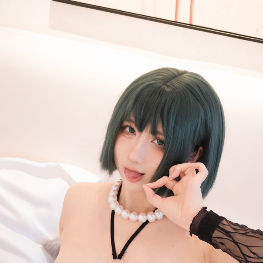 图片[2]-九曲Jean《一拳超人》吹雪Cosplay写真赏析｜地狱吹雪绿发造型与室内光影