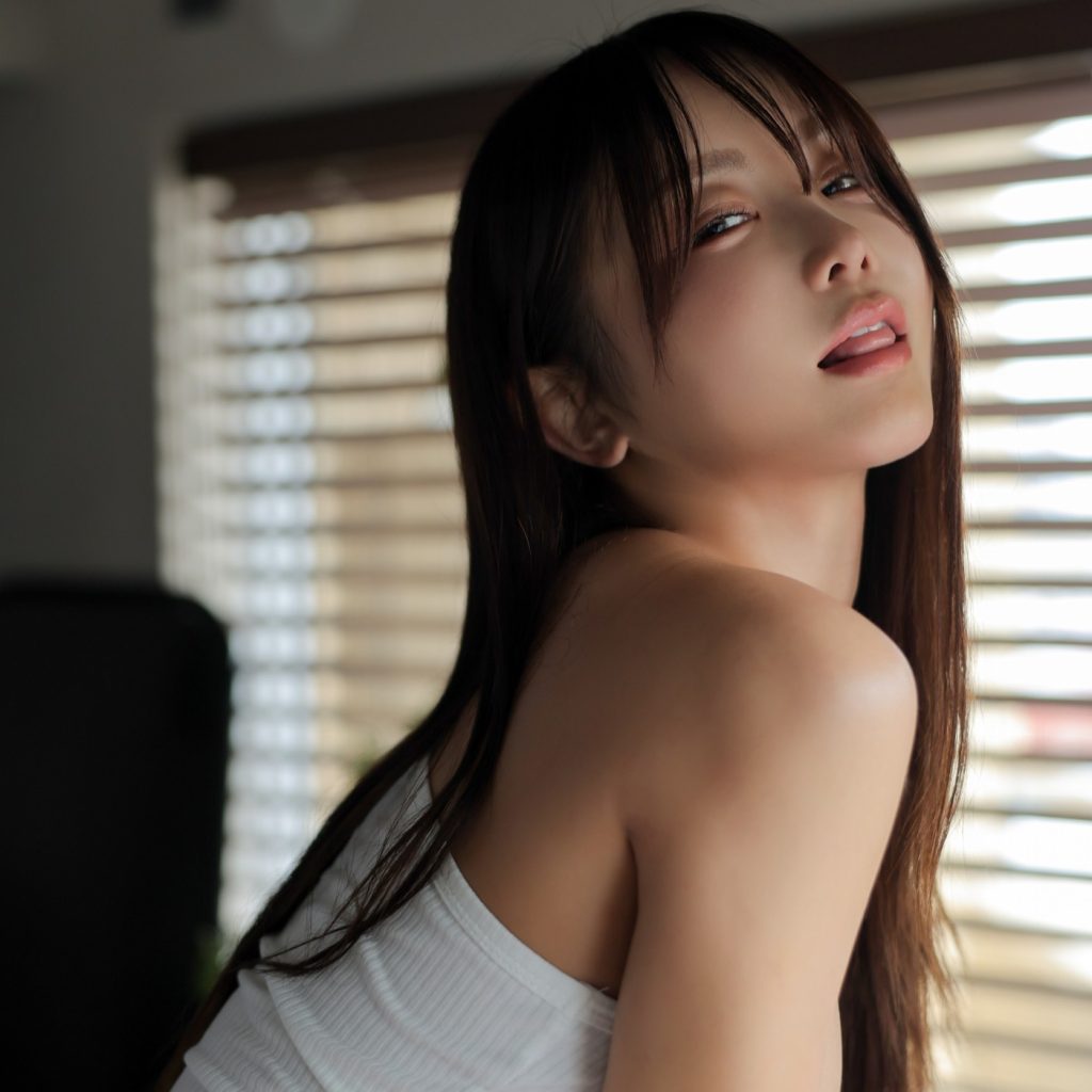 图片[5]-いくみ Natural Loungewear写真解析：自然光居家服下的日系人像氛围