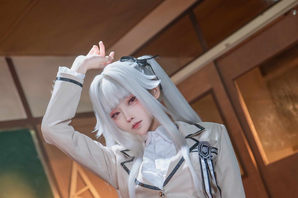 图片[4]-大大卷卷小卷《美少女万华镜》校服写真解析，篝之雾枝白发红瞳角色摄影