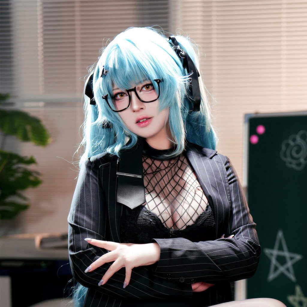 图片[6]-半半子普丽瓦蒂写真｜NIKKE胜利女神课堂教官COS