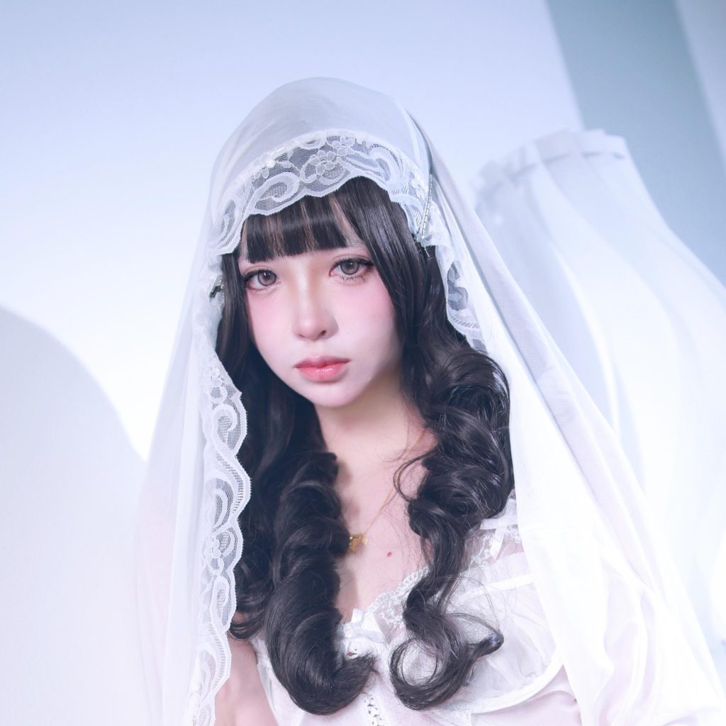图片[5]-疯猫ss捆绑婚纱写真赏析：冷白光影与蕾丝束缚主题摄影