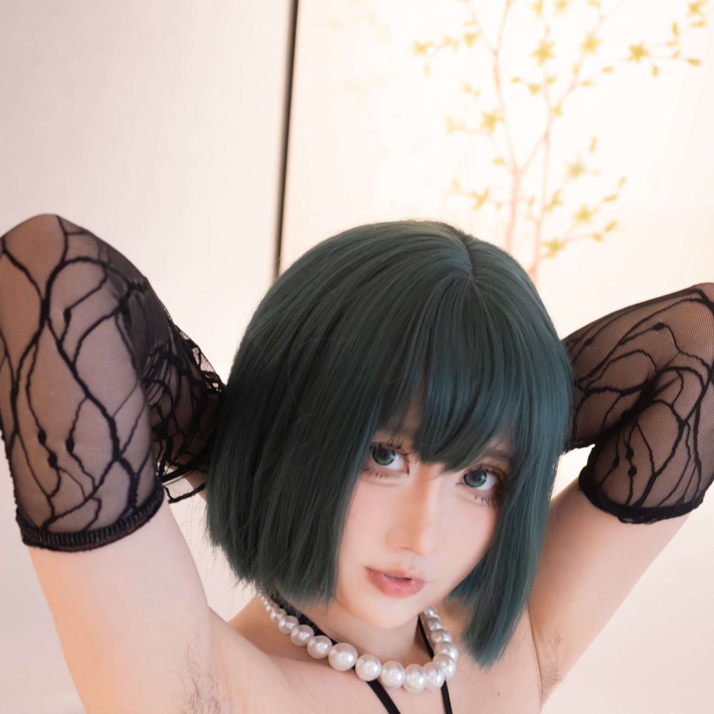 图片[8]-九曲Jean《一拳超人》吹雪Cosplay写真赏析｜地狱吹雪绿发造型与室内光影