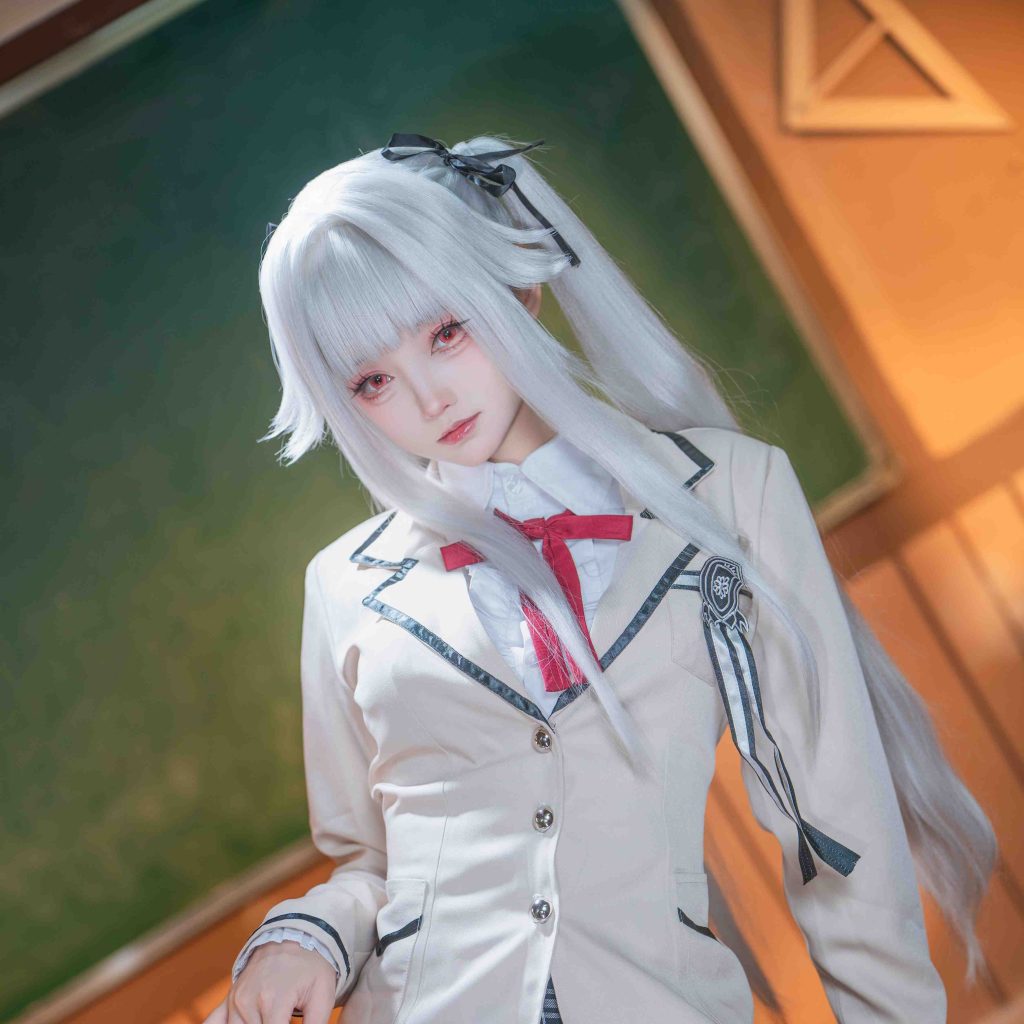 图片[2]-大大卷卷小卷《美少女万华镜》校服写真解析，篝之雾枝白发红瞳角色摄影
