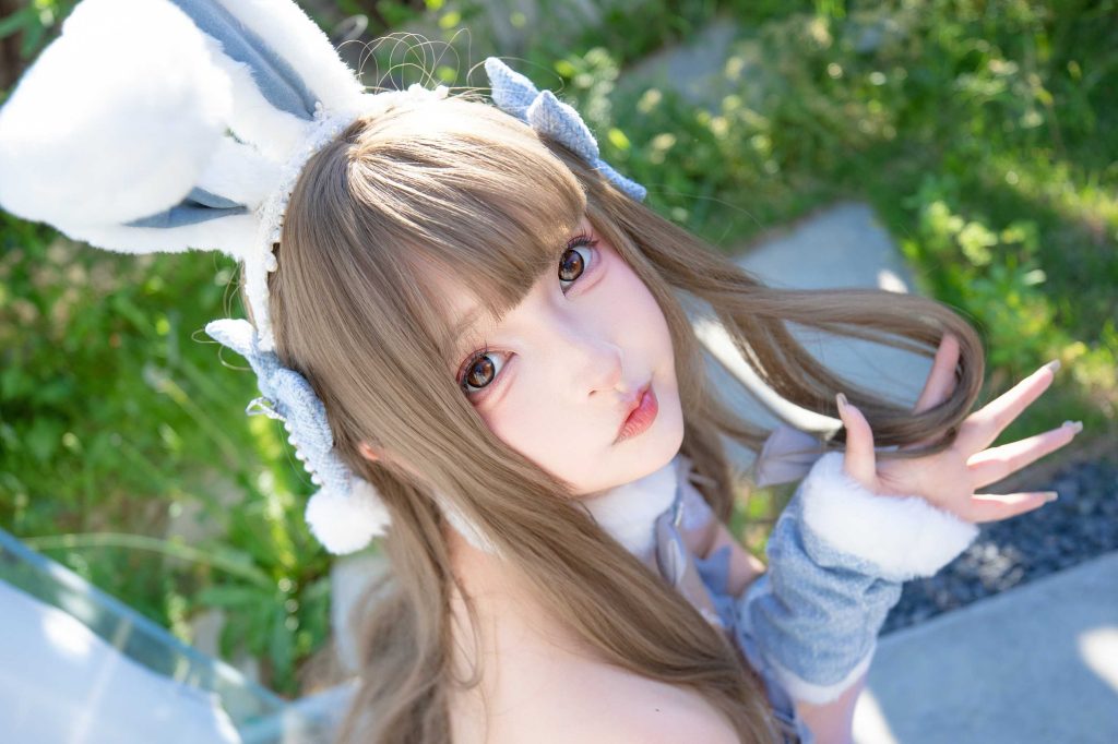 图片[6]-神楽坂真冬《萌兔初沐》写真赏析：蓝白兔系造型与清透自然光摄影
