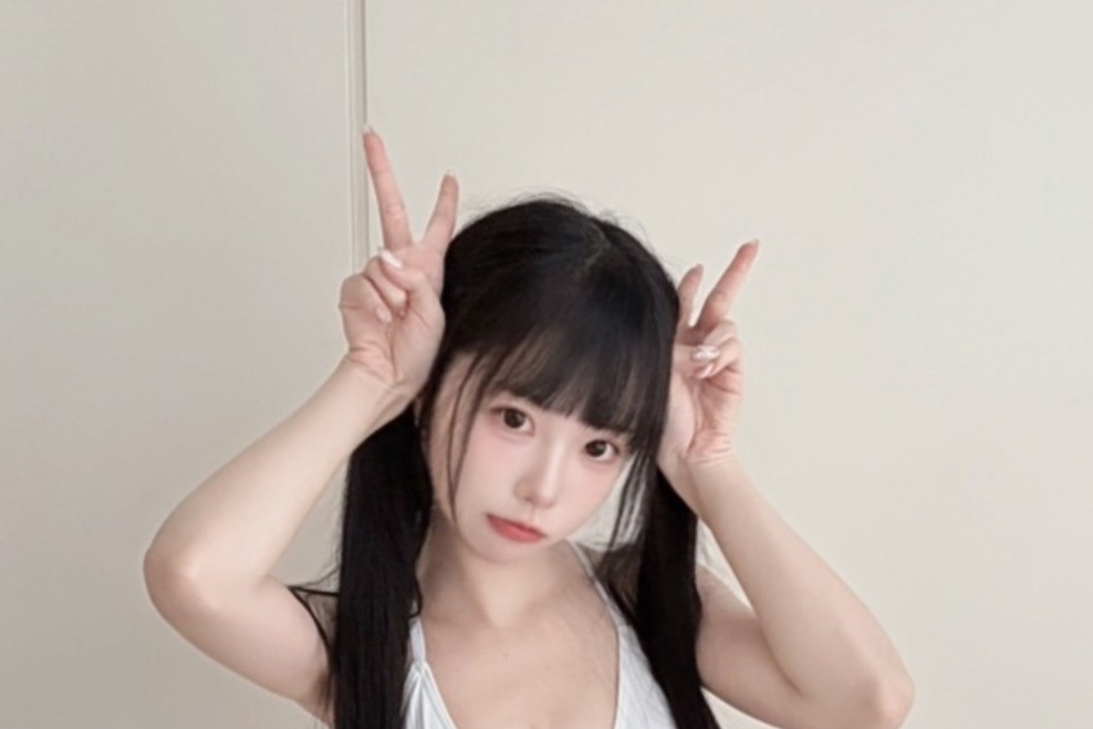 图片[9]-可可小白兔《兔兔小窝》写真解析，白色系居家柔光人像作品