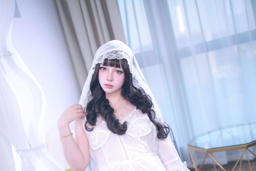 图片[6]-疯猫ss捆绑婚纱写真赏析：冷白光影与蕾丝束缚主题摄影