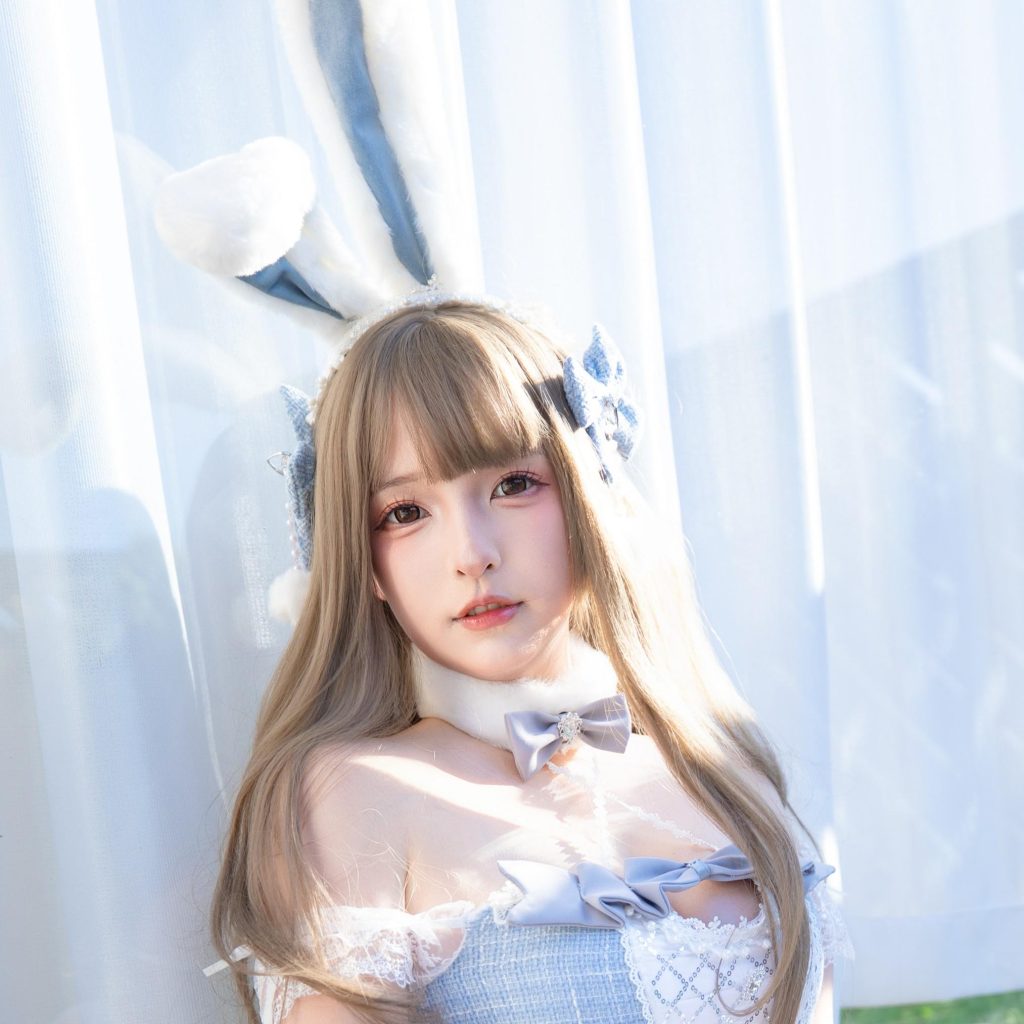 图片[9]-神楽坂真冬《萌兔初沐》写真赏析：蓝白兔系造型与清透自然光摄影