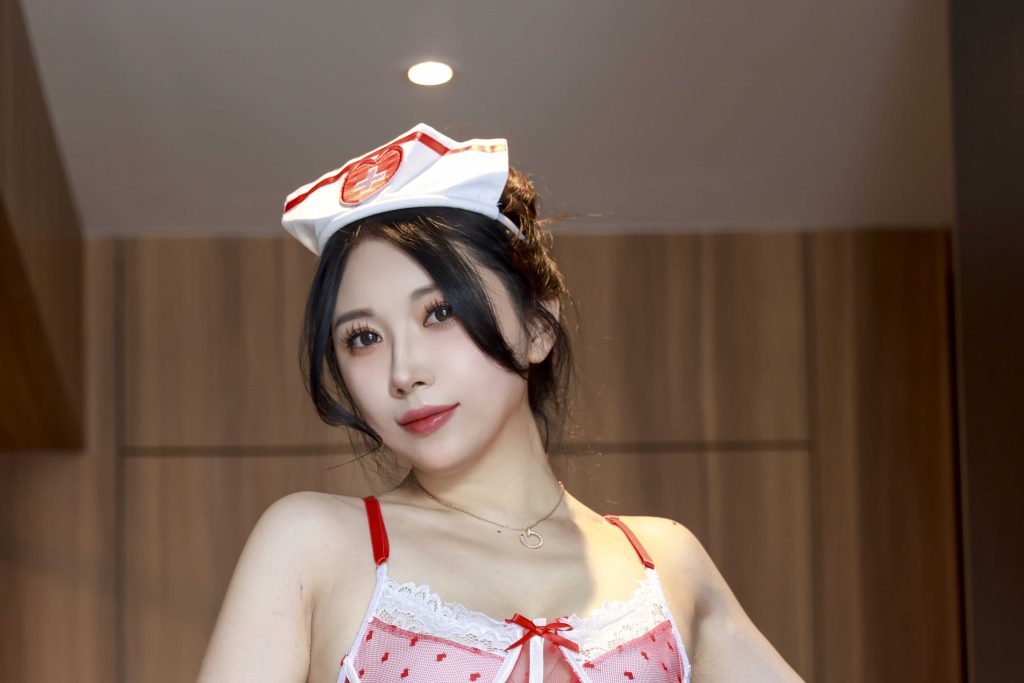 图片[8]-小女巫露娜2026情人节限定写真｜红白护士主题高清美图赏析
