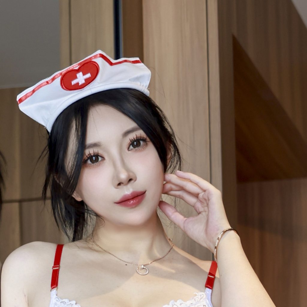 图片[3]-小女巫露娜2026情人节限定写真｜红白护士主题高清美图赏析