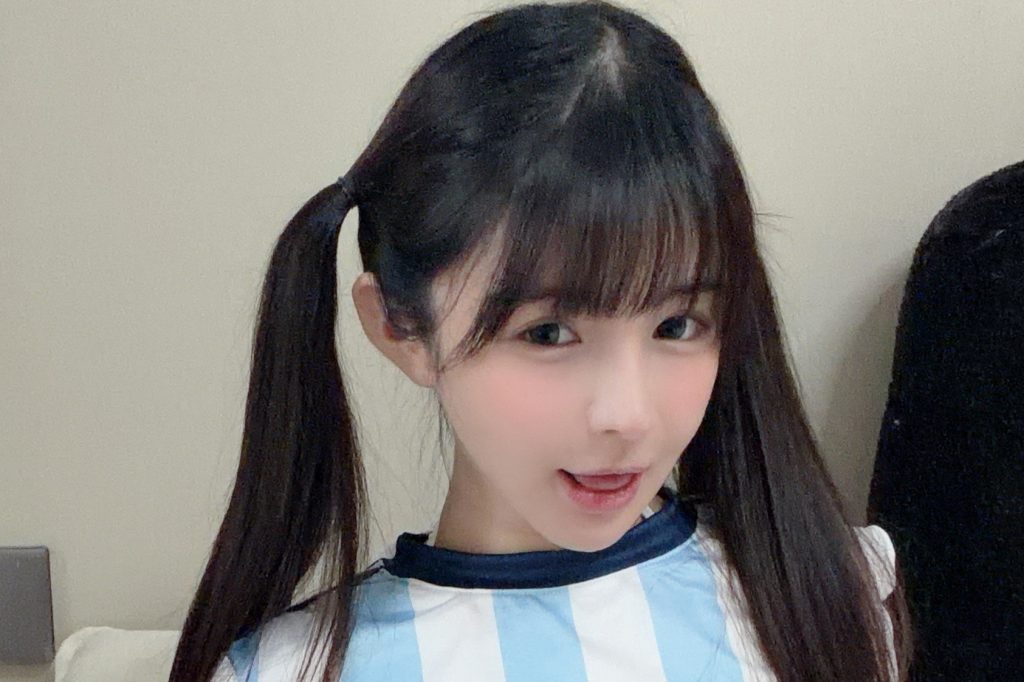 图片[7]-桜井宁宁球衣写真赏析：蓝白条纹双马尾清新人像摄影解析