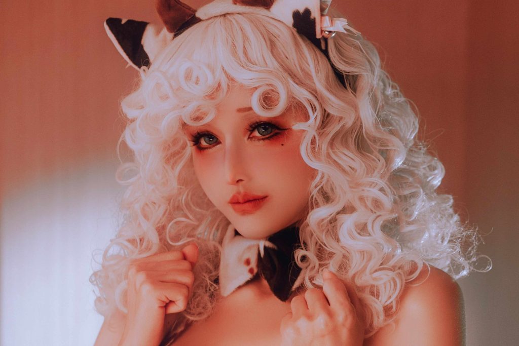 图片[2]-鹿八岁baby白烛狂欢写真赏析｜白发兽耳暖光主题摄影