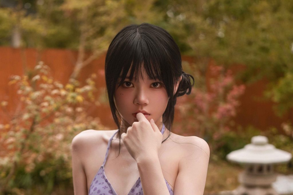 图片[3]-桜桃喵紫色韵味写真赏析｜浅紫造型与秋日庭院唯美人像