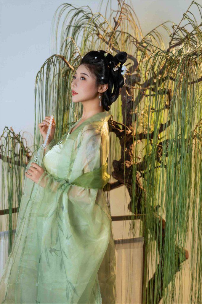 图片[6]-奈汐酱nice《拾翠》写真赏析｜青绿古风造型与东方园林人像摄影
