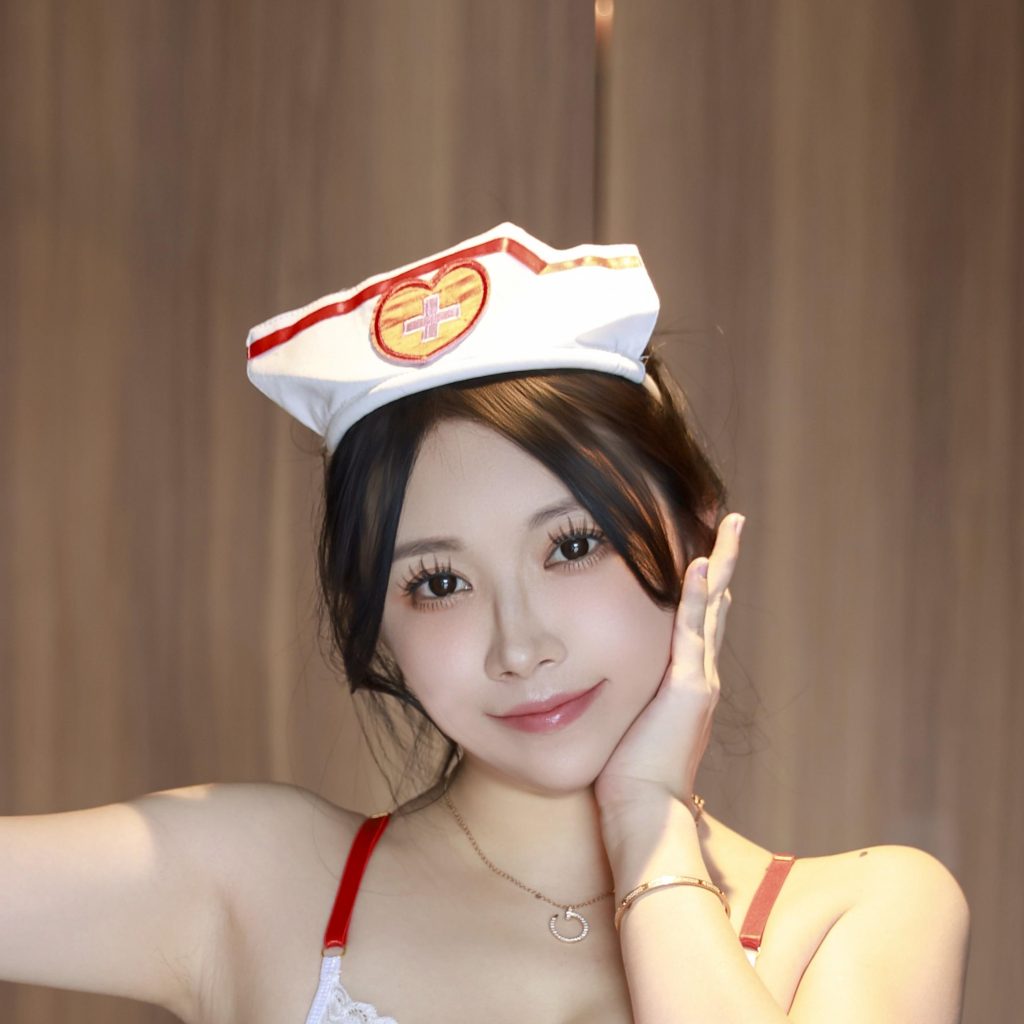 图片[7]-小女巫露娜2026情人节限定写真｜红白护士主题高清美图赏析
