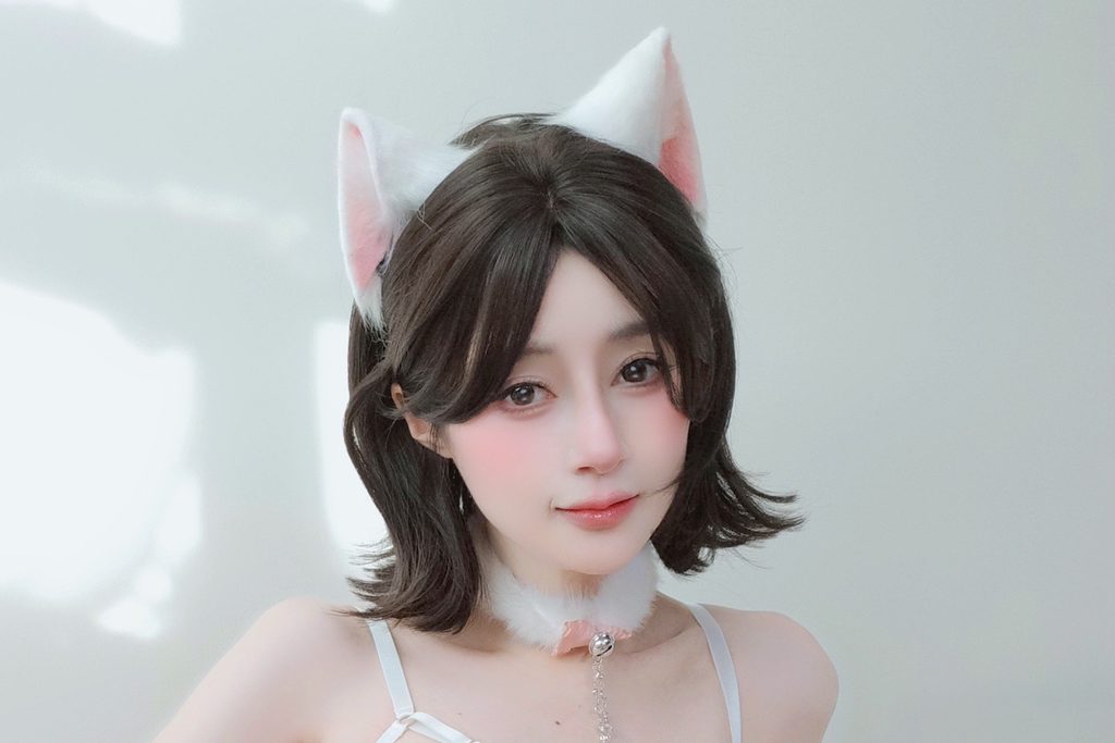 白银81 自撮り Vol.106写真图集解析：白色猫耳与高调自拍风格的完整呈现-绅士网