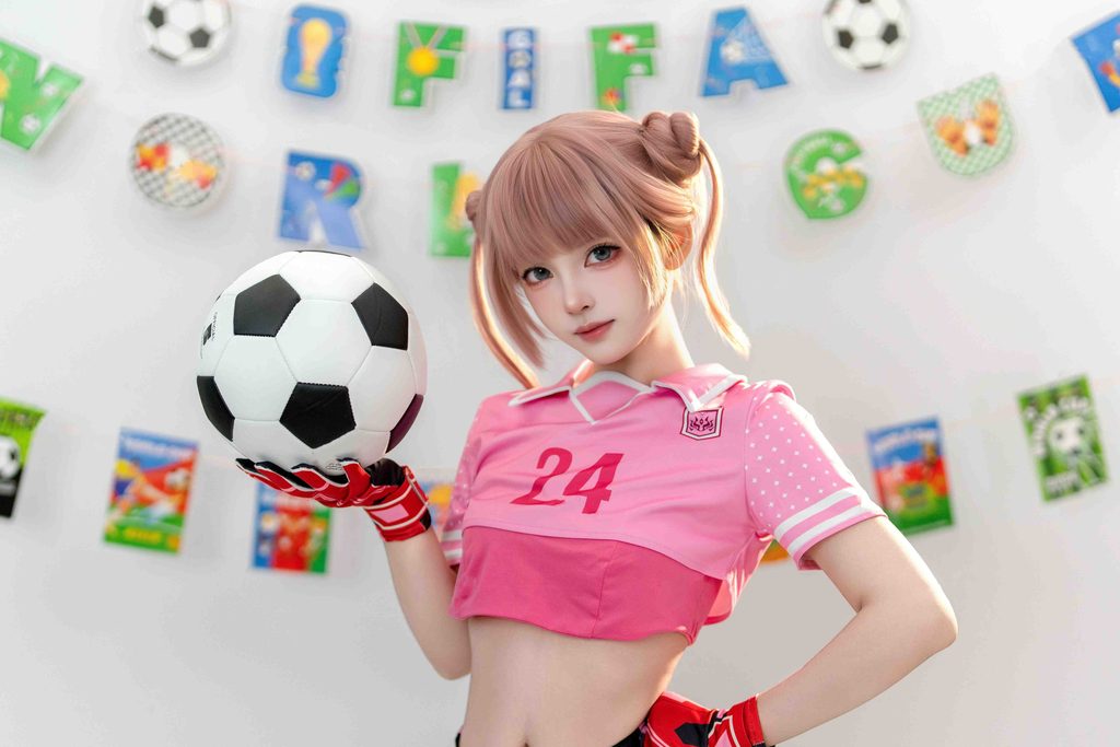 Bangni邦尼《金牌门将》写真赏析：粉色24号球衣演绎足球主题少女写真-绅士网