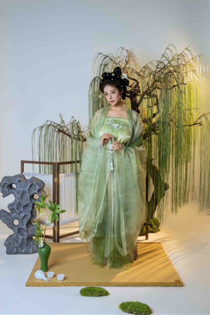 图片[5]-奈汐酱nice《拾翠》写真赏析｜青绿古风造型与东方园林人像摄影