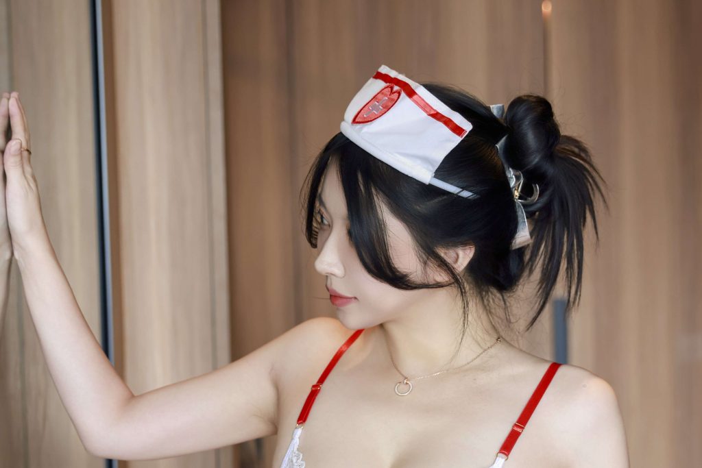图片[4]-小女巫露娜2026情人节限定写真｜红白护士主题高清美图赏析