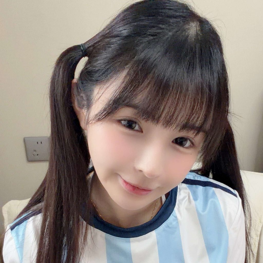 图片[8]-桜井宁宁球衣写真赏析：蓝白条纹双马尾清新人像摄影解析