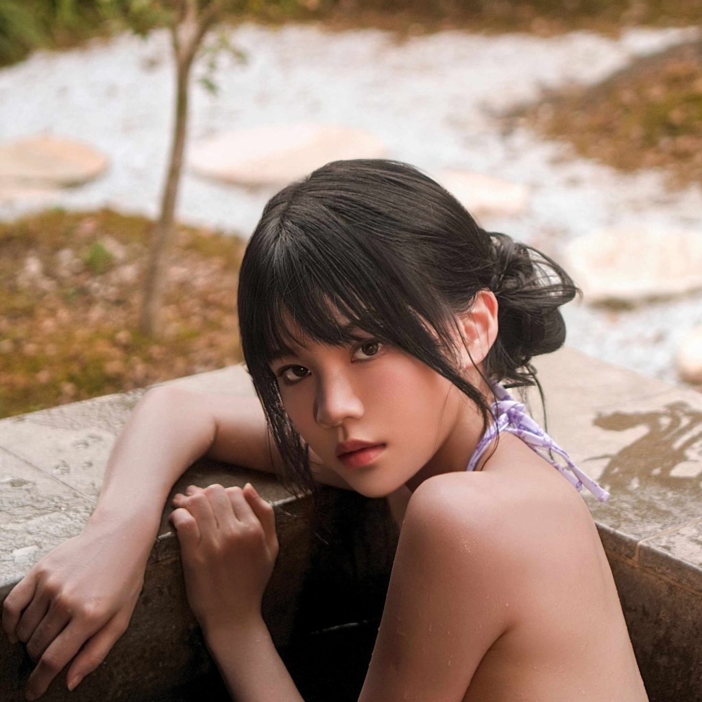 图片[8]-桜桃喵紫色韵味写真赏析｜浅紫造型与秋日庭院唯美人像