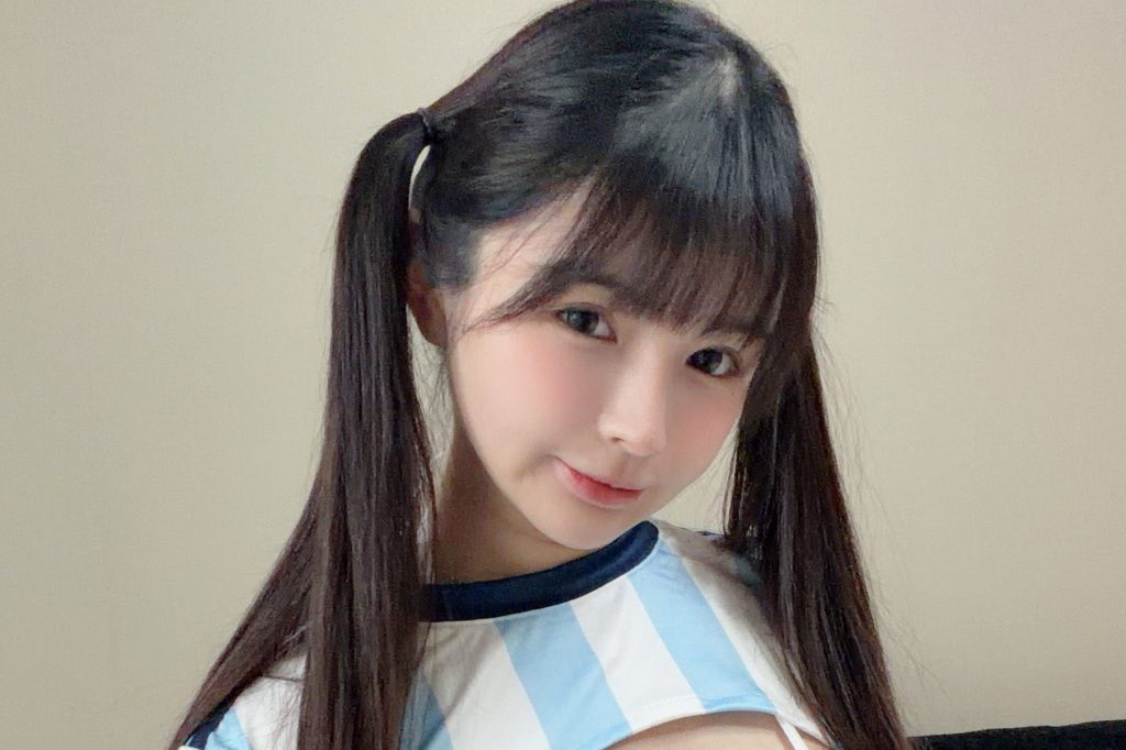 图片[10]-桜井宁宁球衣写真赏析：蓝白条纹双马尾清新人像摄影解析