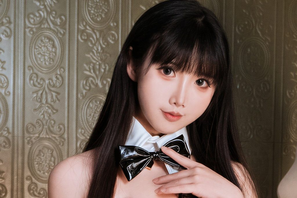 图片[6]-面饼仙儿豹纹兔女郎写真赏析｜黑色漆皮与复古光影主题摄影