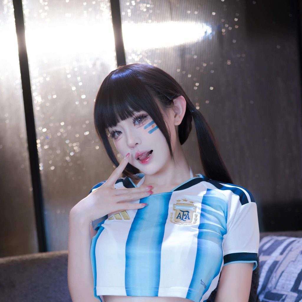 图片[2]-miko酱足球宝贝写真：阿根廷蓝白球衣世界杯主题美图赏析