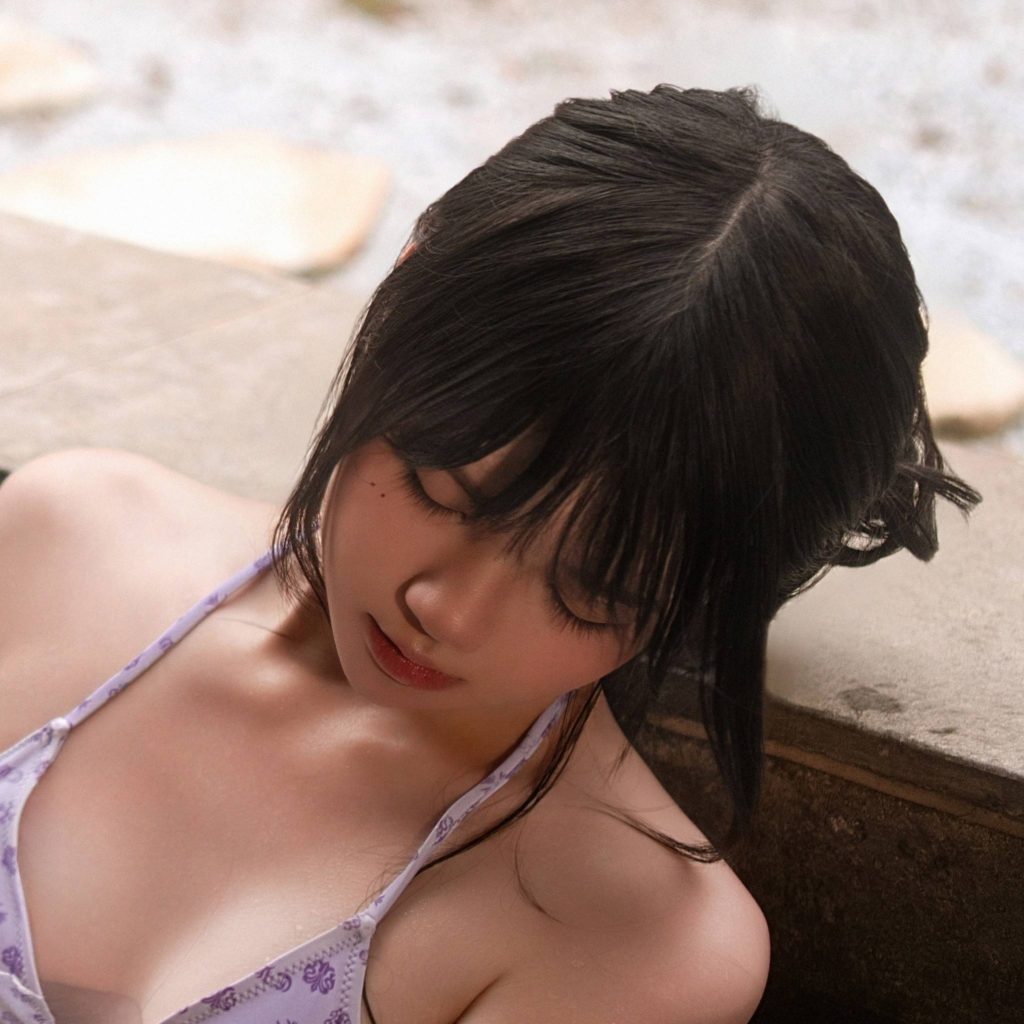 图片[4]-桜桃喵紫色韵味写真赏析｜浅紫造型与秋日庭院唯美人像