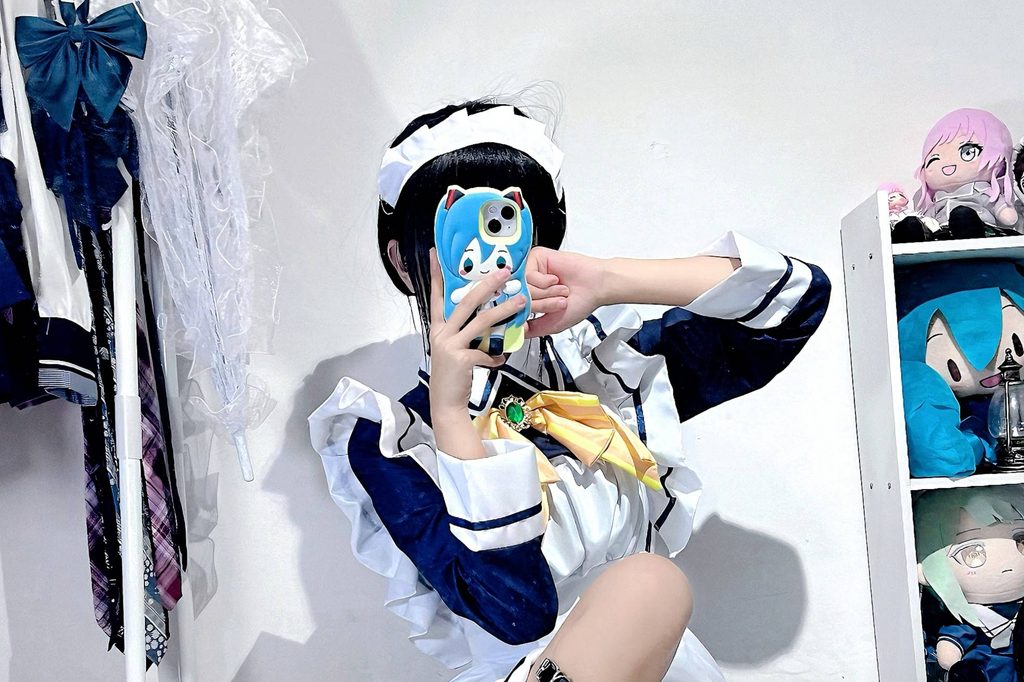 琴里gogo梨四季夏目女仆写真：镜面自拍下的《星光咖啡馆与死神之蝶》角色还原-绅士网