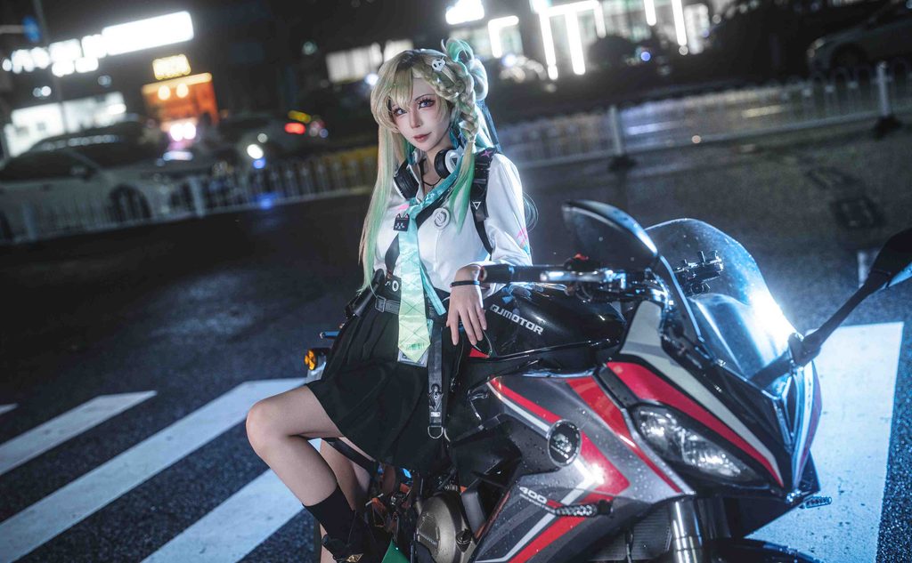 图片[10]-上杉绘黎落琳奈COS写真｜鸣潮琳奈雨夜机车高清Cosplay图集