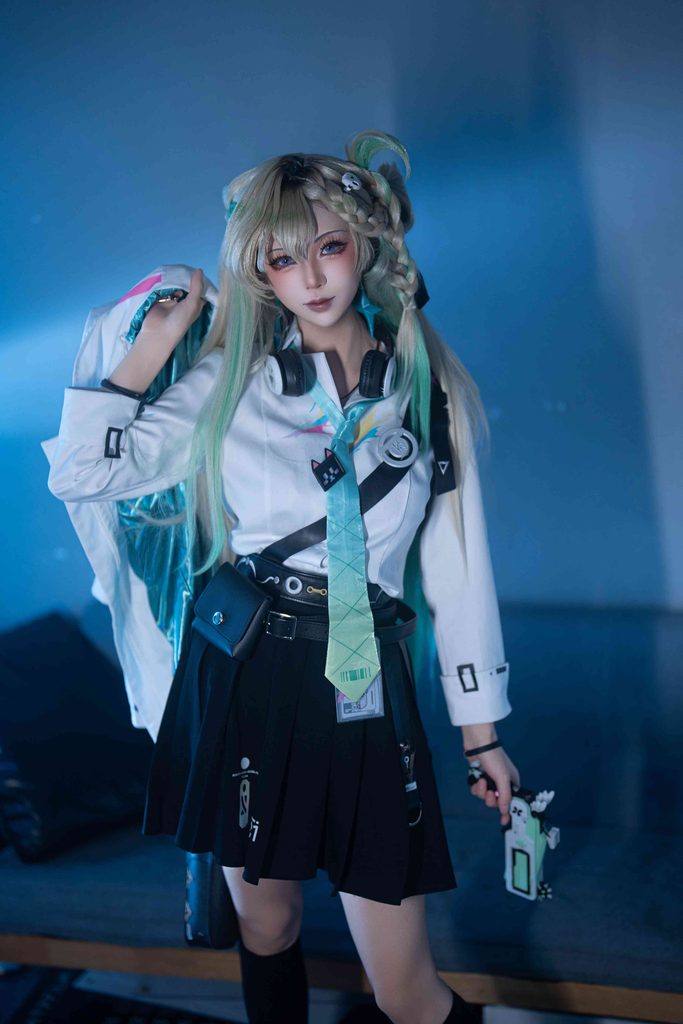 图片[2]-上杉绘黎落琳奈COS写真｜鸣潮琳奈雨夜机车高清Cosplay图集