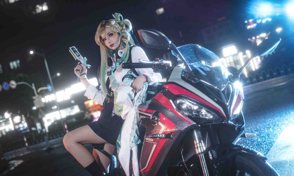 图片[8]-上杉绘黎落琳奈COS写真｜鸣潮琳奈雨夜机车高清Cosplay图集